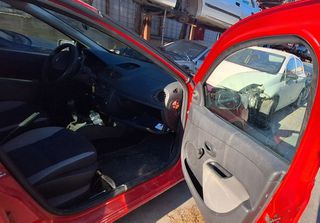 RENAULT	CLIO	2009-thumb-12