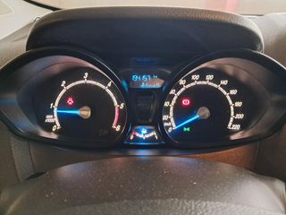 Ford Transit Courier 2016-thumb-8
