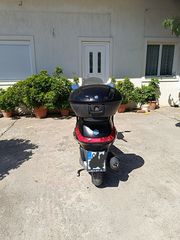 Piaggio XEvo 250 2016-thumb-10