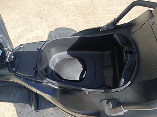 Piaggio XEvo 250 2016-thumb-11