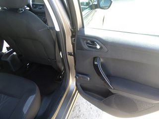 Peugeot 208 2015-thumb-14