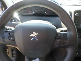 Peugeot 208 2015-thumb-16