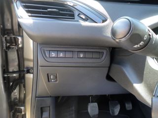Peugeot 208 2015-thumb-19