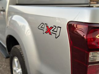 Isuzu D-Max 2018 ΧΕΙΡΟΚΙΝΗΤΟ-123.000km-ΑΒΑΦΟ ΣΑΣΙ ΧΩΡΙΣ ΣΚΟΥΡΙΕΣ-thumb-59