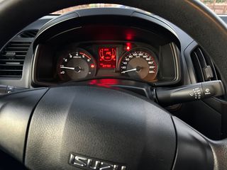 Isuzu D-Max 2018 ΧΕΙΡΟΚΙΝΗΤΟ-123.000km-ΑΒΑΦΟ ΣΑΣΙ ΧΩΡΙΣ ΣΚΟΥΡΙΕΣ-thumb-23