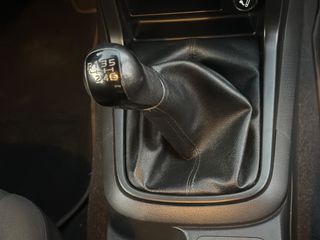 Isuzu D-Max 2018 ΧΕΙΡΟΚΙΝΗΤΟ-123.000km-ΑΒΑΦΟ ΣΑΣΙ ΧΩΡΙΣ ΣΚΟΥΡΙΕΣ-thumb-29