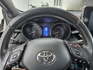 Toyota C-HR 2019-thumb-6