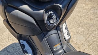 Yamaha XMAX 300 2017 Blue core-thumb-9