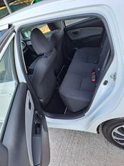 Toyota Yaris 2016-thumb-4