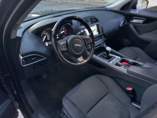 Jaguar F-Pace 2017-thumb-7