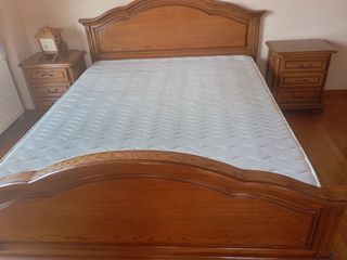 κρεβάτι διπλό στρώμα κομοδίνα