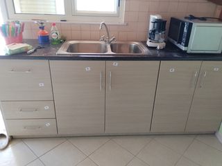 Ντουλαπια κουζίνας με νεροχυτη