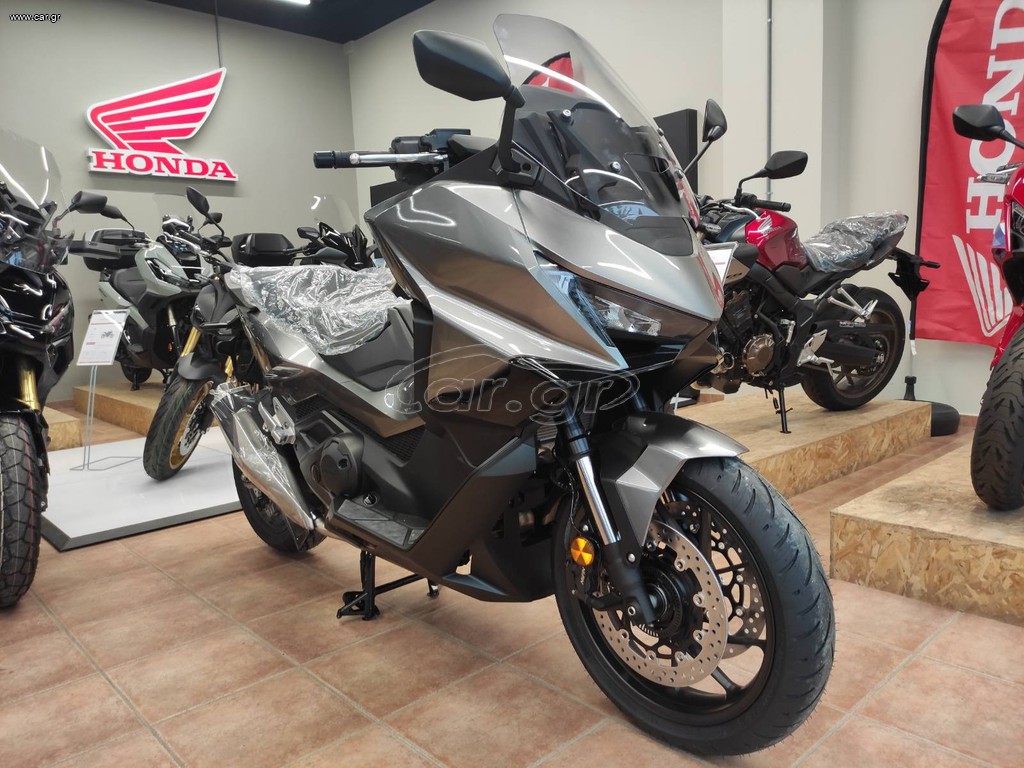 Honda Forza 750 2025