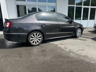 Volkswagen Passat 2010 R LINE-thumb-2