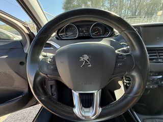 Peugeot 2008 2017 1.2 PURETECH Allure-thumb-13