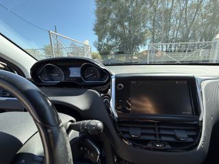 Peugeot 2008 2017 1.2 PURETECH Allure-thumb-15