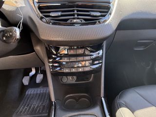 Peugeot 2008 2017 1.2 PURETECH Allure-thumb-16