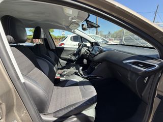 Peugeot 2008 2017 1.2 PURETECH Allure-thumb-8