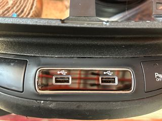 ΑΝΤΑΠΤΟΡΑΣ USB FIAT 500X 735716090