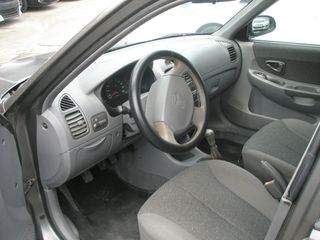 Hyundai Accent 2001-thumb-14