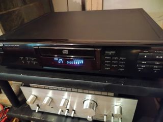 CD Kenwood DPF1010, με ζημιά.