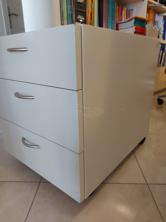 Συρταριέρα τροχήλατη