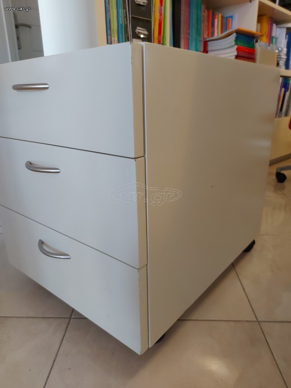 Συρταριέρα τροχήλατη