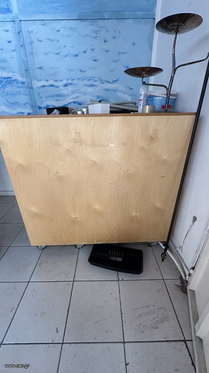 διπλή μεγάλη συρταριέρα