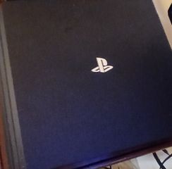 PS4 PRO 1TB  + Controller + Games + Καλώδια. Προσφορές δεκτές.