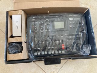 Zoom R8 Multitrack Digital Recorder 8-track.-thumb-2