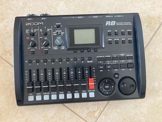 Zoom R8 Multitrack Digital Recorder 8-track.