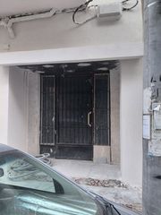 Πόρτες Εισόδου (δύο στον αριθμό) με ένα παράθυρο