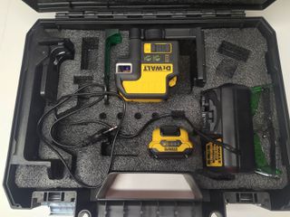 DEWALT ΑΥΤΟΡΥΘΜΙΖΟΜΕΝΟ ΓΡΑΜΜΙΚΟ ΑΛΦΑΔΙ ΠΡΑΣΙΝΗΣ ΔΕΣΜΗΣ DCE0825D1G