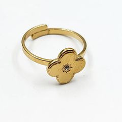 Gold clover ring