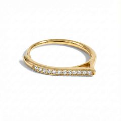 Delta shaped gold ring