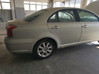 Toyota Avensis '03-thumb-2