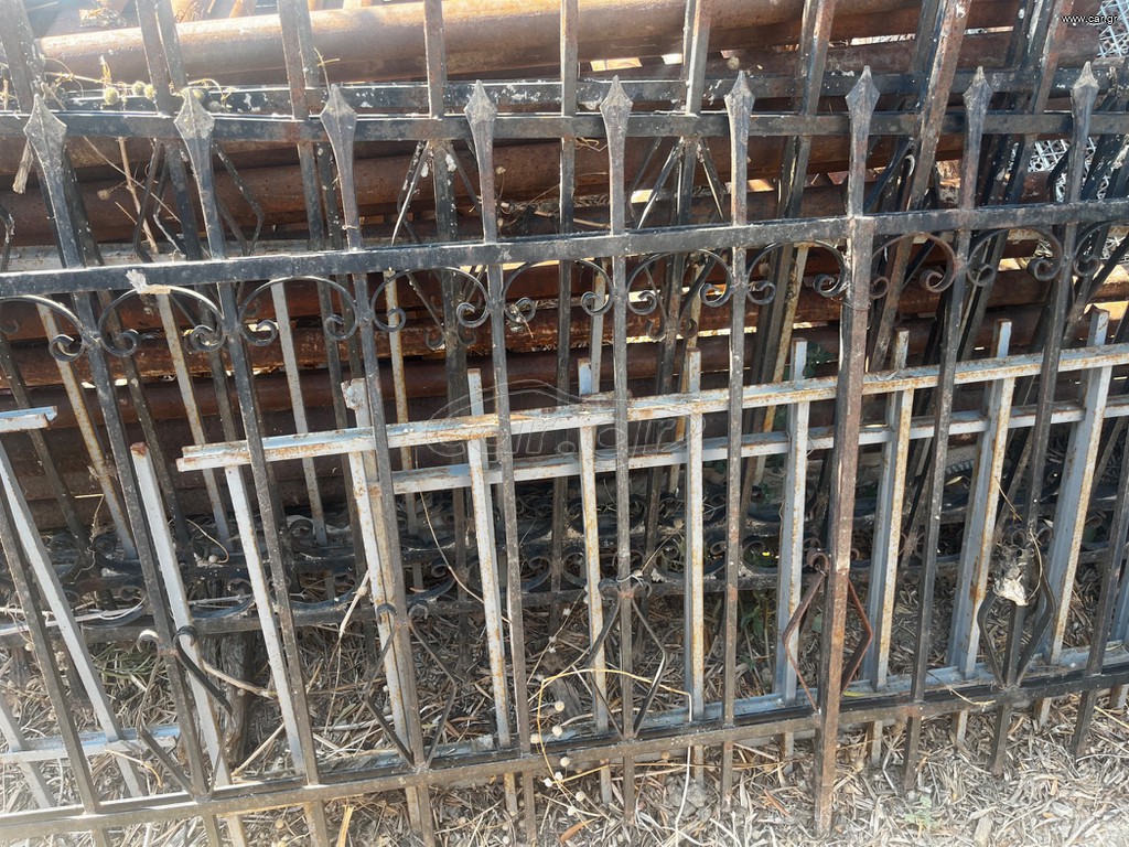 Κάγκελα μασίφ με λόγχες