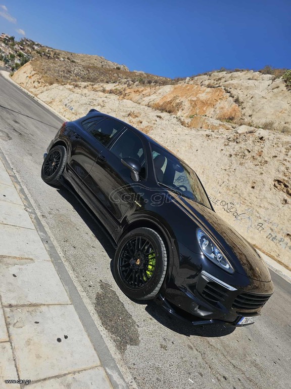 Porsche Cayenne 2016 E-Hybrid - Panorama