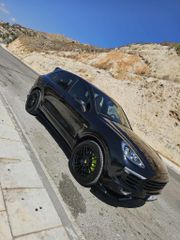 Porsche Cayenne 2016 E-Hybrid - Panorama