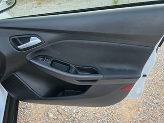 Ford Focus 2016-thumb-8