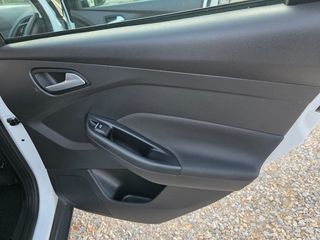 Ford Focus 2016-thumb-9