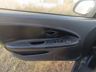Mitsubishi Carisma 1997-thumb-20
