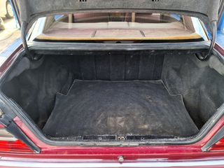 Mercedes-Benz E 200 1991-thumb-7
