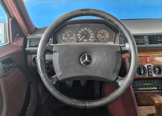 Mercedes-Benz E 200 1991-thumb-9