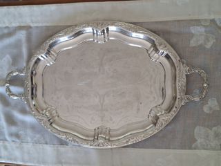 Δίσκος σερβιρίσματος απο νικέλιο δεκαετίας'60. Διαστάσεις 58 (με τα χερούλια)x36 εκατοστά
Διαστάσεις δίσκου (χωρίς τα χερούλια) 47x36 εκατοστά