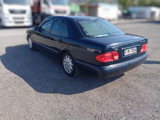 Mercedes-Benz E 200 2000-thumb-2