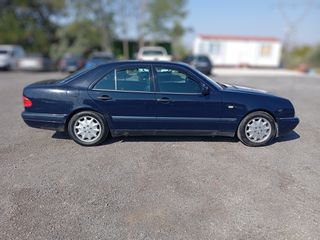 Mercedes-Benz E 200 2000-thumb-4