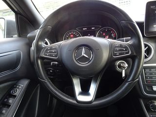 Mercedes-Benz A 160 2017 CDI DIESEL-thumb-10