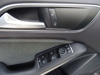 Mercedes-Benz A 160 2017 CDI DIESEL-thumb-20