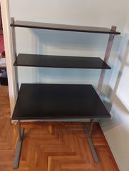 Γραφείο με ράφια